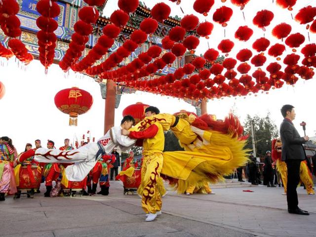Traditional dancers perform during the opening of the temple fair for the Chinese New Year celebrations at Ditan Park, also known as the Temple of Earth, in Beijing. (Reuters photo) Traditional dancers perform during the opening of the temple fair for the Chinese New Year celebrations at Ditan Park, also known as the Temple of Earth, in Beijing. (Reuters photo)