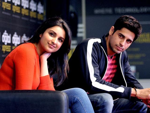 Seen the duo in the trailer of Hasee Toh Phasee? Wonder why they look so bored here? We thought the onscreen spark was just not there when the couple was spotted promoting their film.