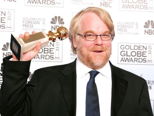 Actor Philip Seymour Hoffman poses with his award for Best Performance by an Actor in a Motion Picture-Drama for Capote at the 63rd Annual Golden Globe Awards in Beverly Hills, California on January 16, 2006. (Reuters Photo)
