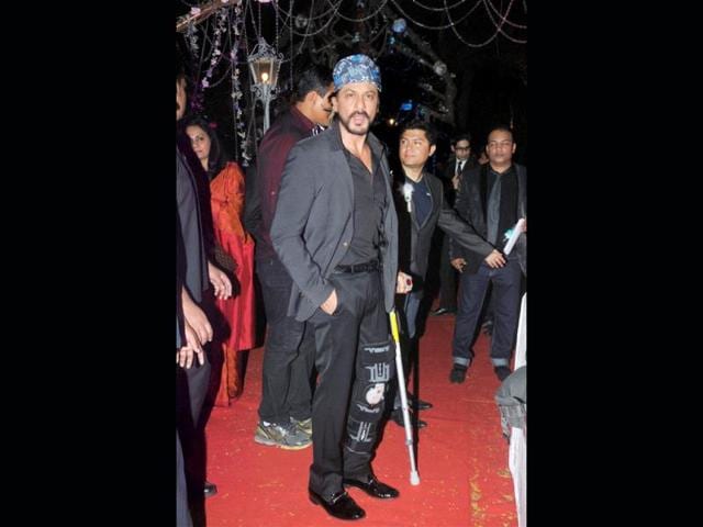 Shah-Rukh-Khan-at-Hema-Malini-and-Dharmendra-s-younger-daughter-Ahana-Deol-and-Vaibhav-Vora-s-wedding-ceremony-PTI-Photo