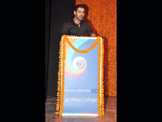 John Abraham speaks at the alumni meeti. 