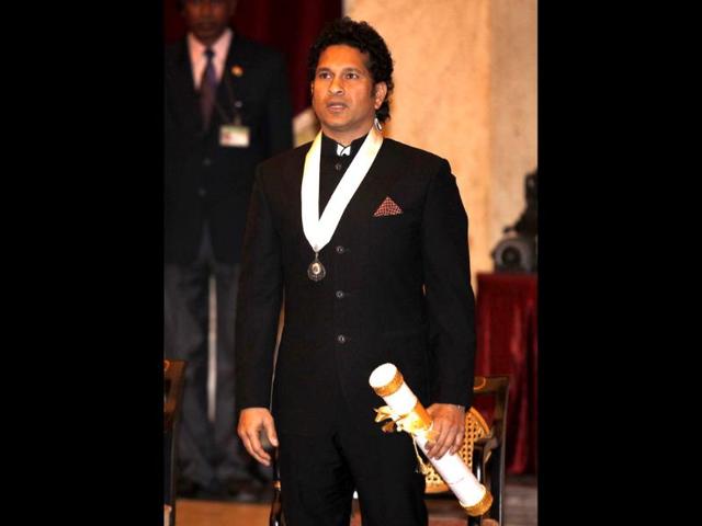 Legendary cricketer Sachin Tendulkar was conferred with the country`s highest civilian honour, Bharat Ratna, by President Pranab Mukherjee at a function held at the Rashtrapati Bhavan in New Delhi. (Ajay Aggarwal/HT photo) Legendary cricketer Sachin Tendulkar was conferred with the country`s highest civilian honour, Bharat Ratna, by President Pranab Mukherjee at a function held at the Rashtrapati Bhavan in New Delhi. (Ajay Aggarwal/HT photo)