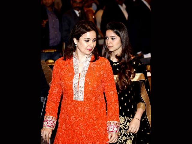 Sachin Tendulkar’s wife and daughter attend the function where Tendulkar was conferred with Bharat Ratna by President Pranab Mukherjee at Rashtrapati Bhavan in New Delhi.(Ajay Aggarwal/HT photo) Sachin Tendulkar’s wife and daughter attend the function where Tendulkar was conferred with Bharat Ratna by President Pranab Mukherjee at Rashtrapati Bhavan in New Delhi.(Ajay Aggarwal/HT photo)