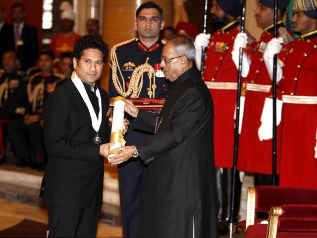 Sachin Tendulkar was conferred with the country`s highest civilian honour Bharat Ratna by President Pranab Mukherjee at Rashtrapati Bhavan. (Ajay Aggarwal/HT photo) Sachin Tendulkar was conferred with the country`s highest civilian honour Bharat Ratna by President Pranab Mukherjee at Rashtrapati Bhavan. (Ajay Aggarwal/HT photo)