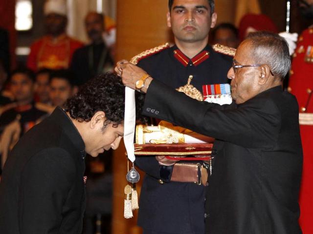 Sachin Tendulkar was conferred with the country`s highest civilian honour Bharat Ratna by President Pranab Mukherjee at Rashtrapati Bhavan. (Ajay Aggarwal/HT photo) Sachin Tendulkar was conferred with the country`s highest civilian honour Bharat Ratna by President Pranab Mukherjee at Rashtrapati Bhavan. (Ajay Aggarwal/HT photo)