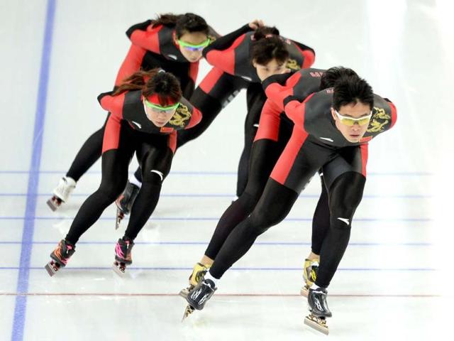 China's speed skaters train at the Adler Arena Skating Center in Sochi on the eve of the 2014 Sochi Winter Olympic Games opening ceremony. (AFP photo) 