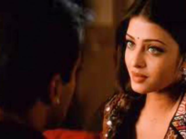 Agar tum mujhe yun hi dekhti rahi... toh tumhe mujhse pyaar ho jayega (Hum Dil De Chuke Sanam, 1999)Maybe if you looked like Salman. Now imagine Ajay Devgn saying exactly the same thing. Yeah, close your eyes and fall in love with his mind instead.