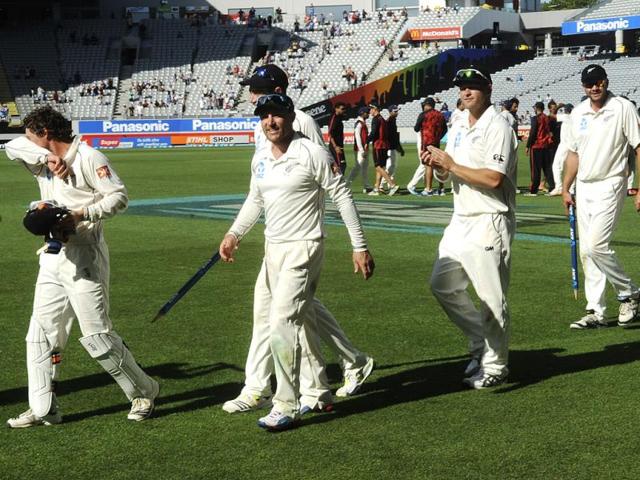 Brendon McCullum (C) walks with his team after their 40 run defeat of India on the fourth day of the first Test at Eden Park in Auckland. (AP Photo)