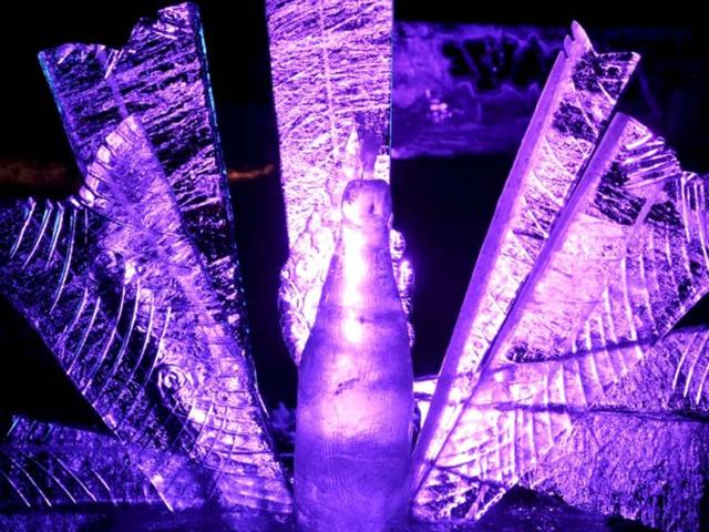 Ice sculpture Time For Celebration by Timo Koivisto from Finland pictured during the international ice sculpting festival Art Meets Ice in Korkeasaari Zoo in Helsinki. (AFP Photo)