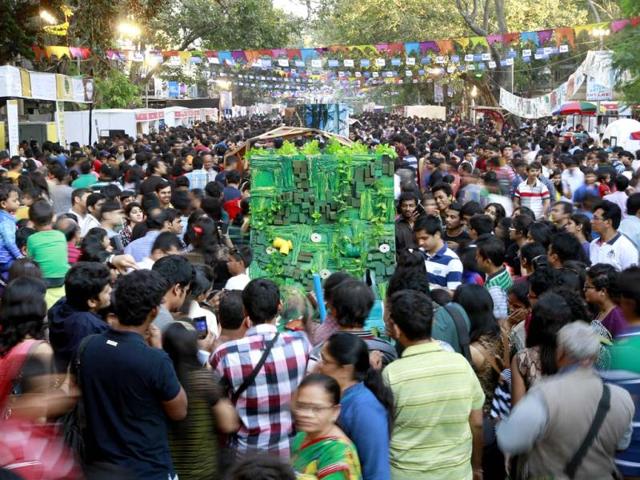 A scene at closing day of the Kala Ghoda Art Festival in Mumbai. (HT Photo/ Satish Bate)