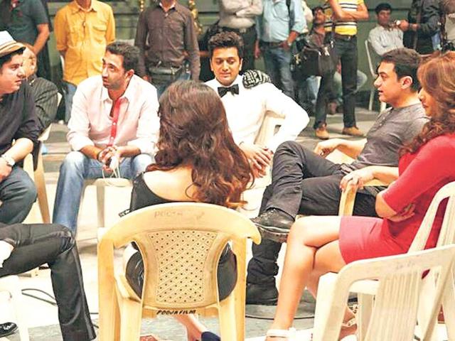 Aamir Khan with Ritesh Deshmukh, Sajid Khan, Saif Ali Khan, Bipasha Basu and Tamannah on the sets of Humshakals.