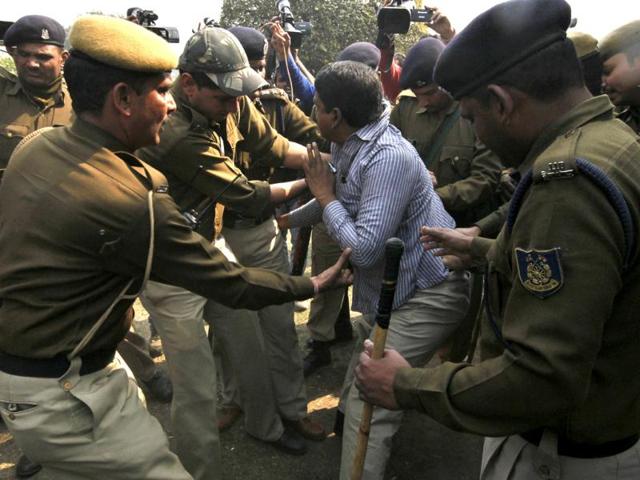 A demonstrator demanding a separate state of Telangana is detained by Delhi policemen outside Parliament. (Raj K Raj/HT Photo)