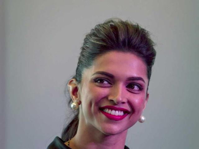 Deepika Padukone is all smiles at the launch of Hewlett Packard (HP) tablet computers Slate 6 and 7 in New Delhi, India on Feb. 13, 2014. (AP Photo)