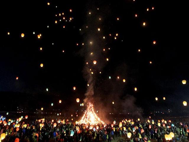Residents release paper lanterns into the air to celebrate the first full moon of the Lunar New Year, in Yongin, South Korea (AP photo) Residents release paper lanterns into the air to celebrate the first full moon of the Lunar New Year, in Yongin, South Korea (AP photo)
