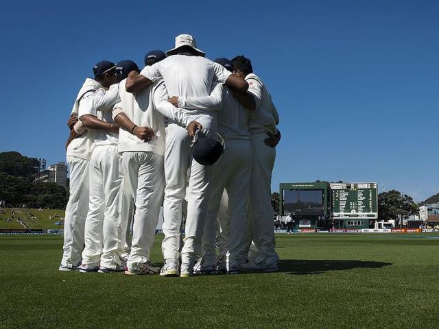 New Zealand's Brendon McCullum acknowledges fans as he walks from the field at the end of the day's play on Day 4 of the 2nd Test against India at the Basin Reserve in Wellington. (AFP Photo)