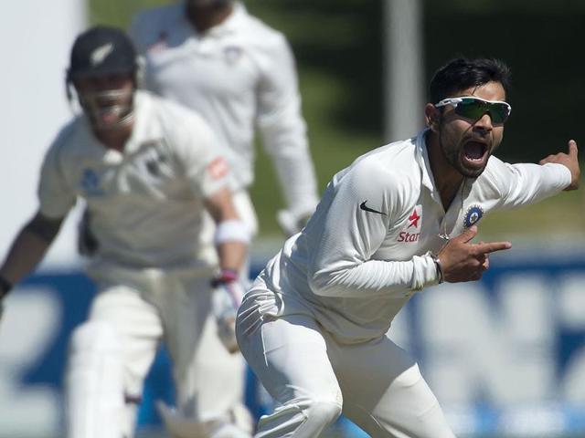 Virat Kohli (R) appeals for an LBW on Brendon McCullum of New Zealand during Day 4 of the 2nd Test at the Basin Reserve in Wellington. (AFP Photo)