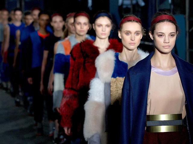 Models present creations for the Roksanda Ilincic collection during the 2014 Autumn / Winter London Fashion Week in London. (AFP)