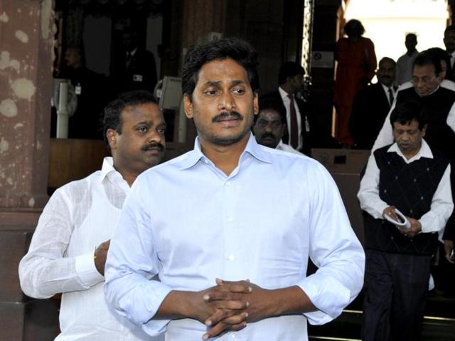 YSR Congress president YS Jaganmohan Reddy addresses the press after the bill for separate Telangana state was passed in Lok Sabha at Parliament house. (HT photo/Sonu Mehta)