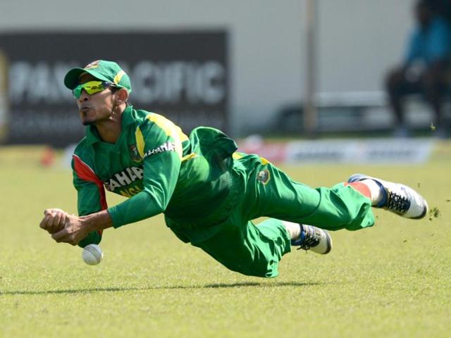 Bangladesh cricketer Nasir Hossain tries to catch the ball during the second ODI against Sri Lanka at the Sher-e-Bangla National Cricket Stadium in Dhaka. (AFP Photo) Bangladesh cricketer Nasir Hossain tries to catch the ball during the second ODI against Sri Lanka at the Sher-e-Bangla National Cricket Stadium in Dhaka. (AFP Photo)