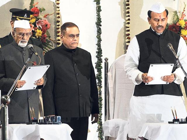 Governor-Syed-Ahmed-administers-the-oath-of-office-to-KN-Tripathi-at-Raj-Bhavan-in-Ranchi-on-Friday-Parwaz-Khan-HT-photo Governor-Syed-Ahmed-administers-the-oath-of-office-to-KN-Tripathi-at-Raj-Bhavan-in-Ranchi-on-Friday-Parwaz-Khan-HT-photo