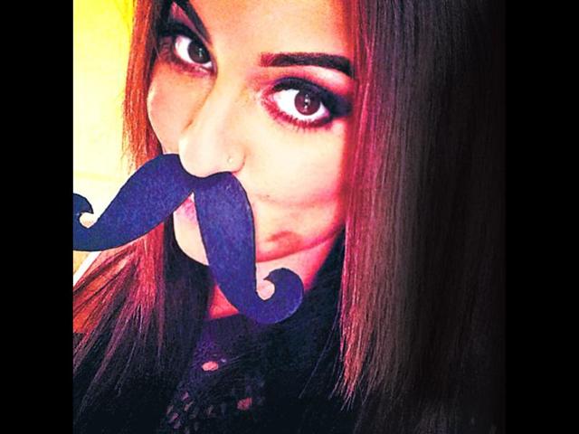 Sonakshi Sinha brought her quirky side out when she recently posted a picture, sporting a fake moustache, on her Twitter account. However, as pointed out by a Mumbai tabloid, the might be guilty of copying actor Kareena Kapoor, who sported the same fake-moustache look for a fashion magazine, last year.