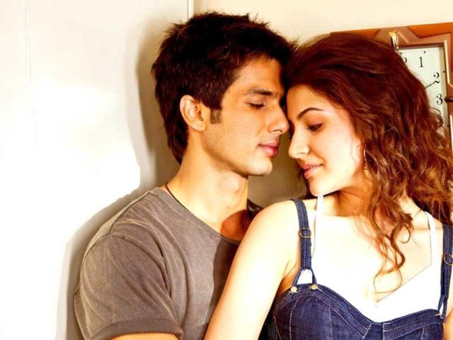 Sasha it seems has a knack of making his female co-stars feel special. The 'chocolate boy' had a blast romancing Badmaash Company co-star and rumoured ex-girlfriend Anushka Sharma. He has quite an effect on women, doesn't he?