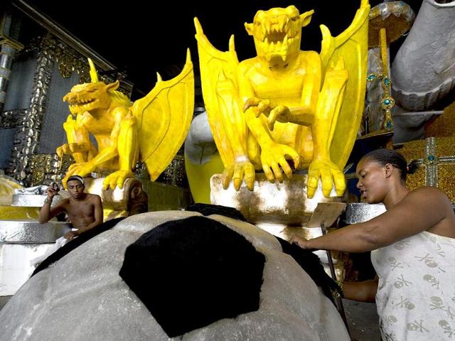 A member of the Gavioes da Fiel samba school works on a float in Sao Paulo, Brazil. Gavioes da Fiel's theme for this year's carnival is an homage to Brazilian former football star Ronaldo. (AFP photo)