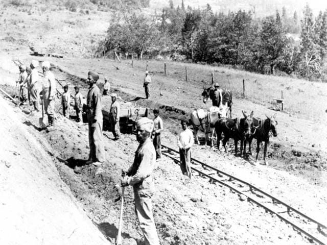 Indian immigrants work on railway construction, Pacific and Eastern Railroad, Oregon, ca. 1906. (Photo courtesy: Southern Oregon Historical Society (#1603)/Smithsonian Asian Pacific American Program)