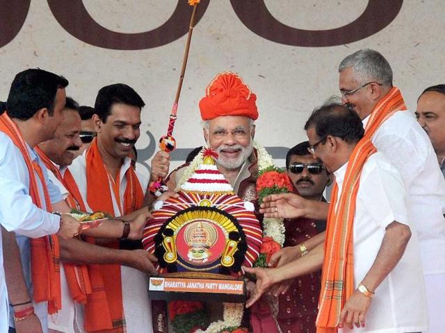 Supporters-of-BJP-PM-candidate-Narendra-Modi-celebrating-at-Chitranjan-Park-in-Varanasi-HT-photo Supporters-of-BJP-PM-candidate-Narendra-Modi-celebrating-at-Chitranjan-Park-in-Varanasi-HT-photo