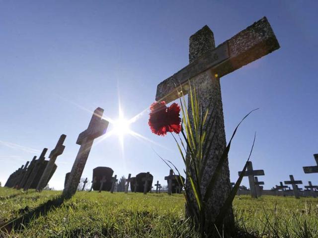 Graves are seen at the Silberloch World War One Military cemetery at the Vieil Armand "Hartmannswillerkopf" battlefield in Alsace region as year 2014 marks the 100th anniversary of the start of the First World War (WWI) (Reuters photo)