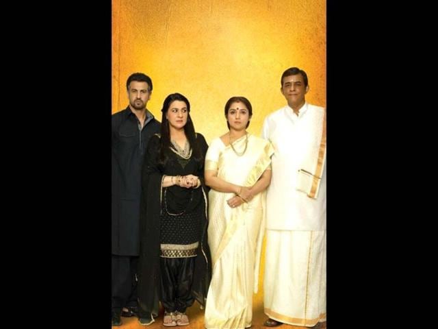 Now meet their parents - Ronit Roy and Amrita Singh play Arjun Kapoor's parents, Revathy and Shiv Kumar Subramaniam are Alia's mom-dad. Now meet their parents - Ronit Roy and Amrita Singh play Arjun Kapoor's parents, Revathy and Shiv Kumar Subramaniam are Alia's mom-dad.