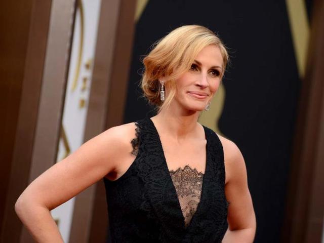 Julia Roberts arrives at the Oscars on Sunday, March 2, 2014, at the Dolby Theatre in Los Angeles. (AP Photo)