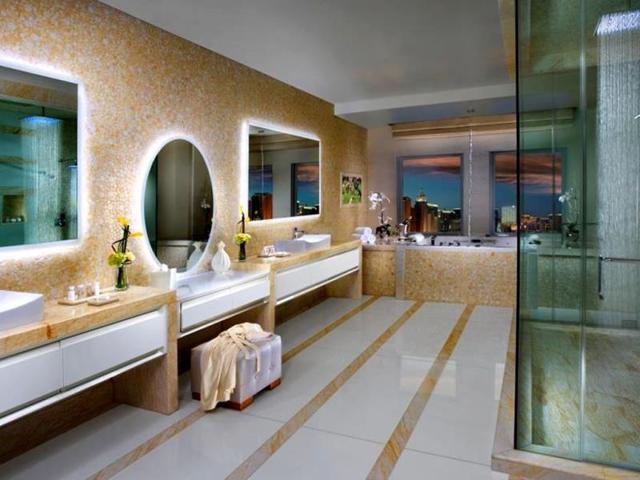 Amenities at the Mandarin Oriental, Las Vegas include a flatscreen TV and a tub that could be mistaken for a swimming pool.(AFP)