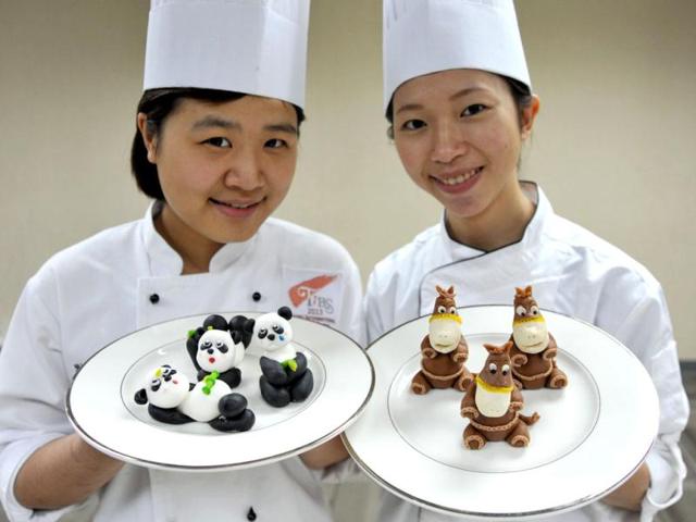 Contestants of The International Union of Bakers and Confectioners (UIBC) Junior World Pastry Championship 2014 pose in Taipei. (AFP)