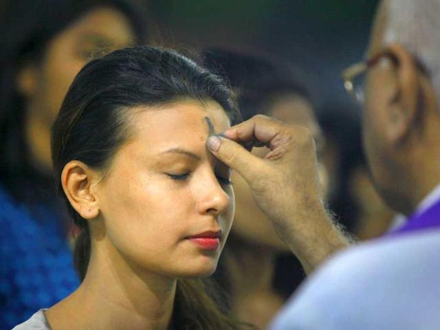 A priest applies ash to the forehead of Christains at Victoria Church in Mahim, Mumbai. (Kalpak Pathak/HT Photo) A priest applies ash to the forehead of Christains at Victoria Church in Mahim, Mumbai. (Kalpak Pathak/HT Photo)
