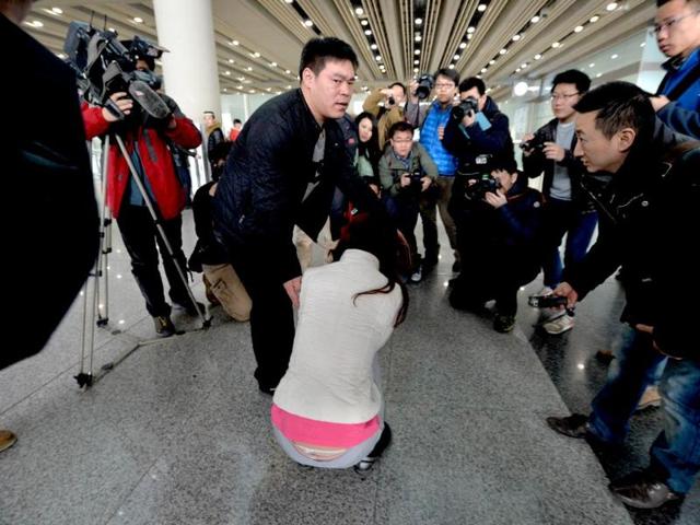A possible relative cries at the Beijing Airport after news of the missing Malaysia Airlines Boeing 777-200 plane in Beijing. (AFP photo)