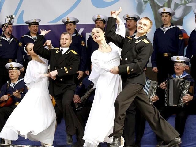 Members of Russian Song and Dance Ensemble of the Black Sea Fleet perform during a pro-Russian rally in Simferopol. (Reuters photo)
