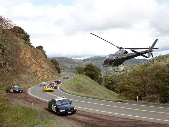 The story deals with a cross-country race against time. In a bid to save his garage, Tobey Marshall (Aaron Paul) agrees to partner with wealthy, arrogant ex-NASCAR driver Dino Brewster (Dominic Cooper).
