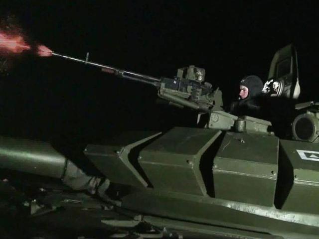 A video grab shows Russian paratroopers taking part in a night drill 150km outside Russian southern town of Rostov-on-Don. (AFP photo)
