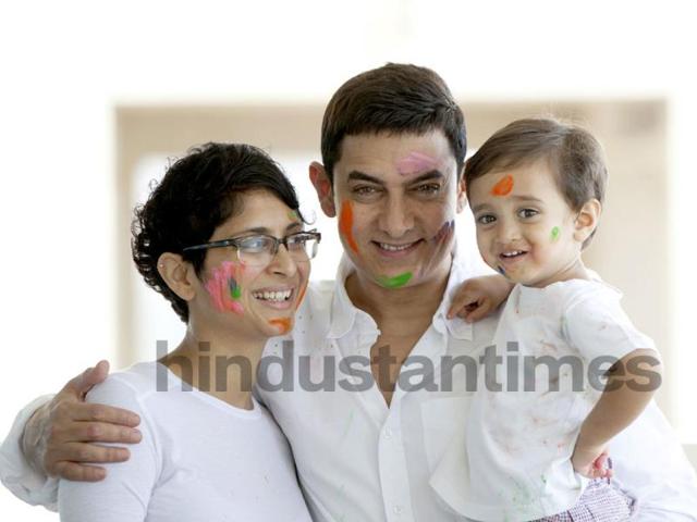Aamir Khan posed for an exclusive Holi shoot with family for Hindustan Times at his residence. Check out the pics. (HT Photo: Satish Bate)
