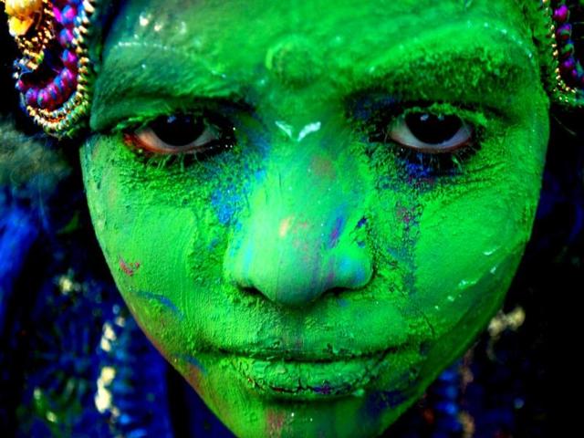 A girl adorned with coloured powder poses for a photograph while taking part in celebrations for the spring festival Holi in Bhubaneswar. (AFP photo)
