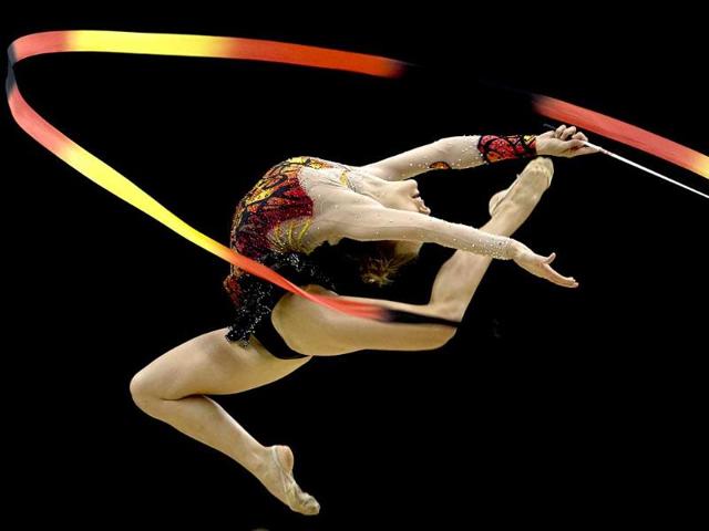 Argentine Evelyn Mast competes in the X South American Games (Odesur) Rhythmic Gymnastics competition in Santiago, Chile. (AFP photo)