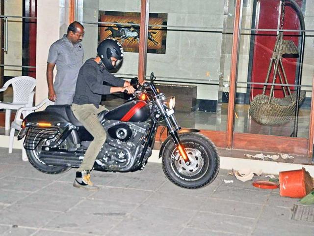 Thankfully, the security came to Siddharth Malhotra's aid, and stood by to ensure he managed to ride away safely.