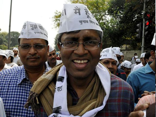 AAP leader Ashutosh with his supporters as he arrives to file his nomination papers from Chandni Chowk parliamentary constituency, at Civil Lines DC office in New Delhi. (Photo By Sonu Mehta/Hindustan Times)