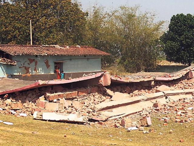 Naxals-blow-up-a-school-building-at-Pirtand-in-Giridih-Jharkhand-Binod-Kumar-Sharma-HT-Photo Naxals-blow-up-a-school-building-at-Pirtand-in-Giridih-Jharkhand-Binod-Kumar-Sharma-HT-Photo