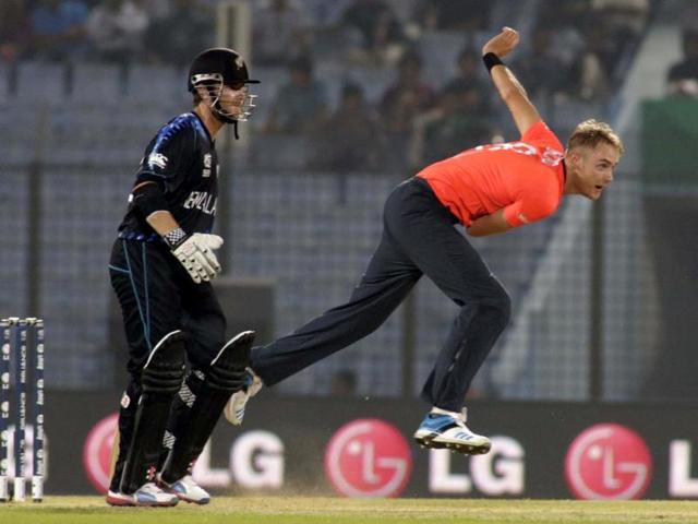 England captain Stuart Broad (R) bowls as New Zealand batsman Kane Williamson looks on during their ICC World Twenty20 match in Chittagong. (AP Photo)