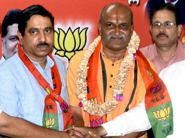 The Goa government has banned the entry of Pramod Muthalik (R) and his associates since 2014 fearing law and orders problems. (PTI File Photo)