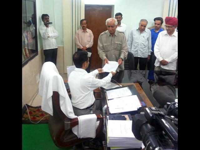 BJP-veteran-Jaswant-Singh-files-his-nomination-papers-for-Rajasthan-s-Barmer-HT-photo BJP-veteran-Jaswant-Singh-files-his-nomination-papers-for-Rajasthan-s-Barmer-HT-photo