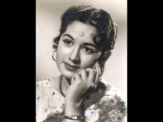 After playing supporting roles in Bhabhi, Dev Anand's Kala Bazar, and Dhool Ka Phool, the actor rose to stardom with LV Prasad's Chhoti Bahen (1959), where she played the title role. (HT Photo)
