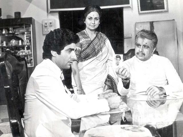 Produced by BR Chopra, Mazdoor was directed by his son Ravi Chopra. The film starred Dilip Kumar, Nanda, Nazir Hussain, Raj Babbar, Suresh Oberoi, Rati Agnihotri, Iftekhar, Madan Puri and Johhny Walker